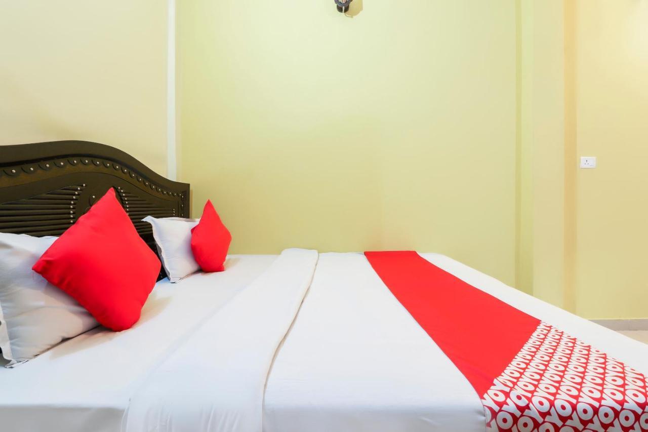 Oyo Hotel Rajendra Khalilabad Екстер'єр фото