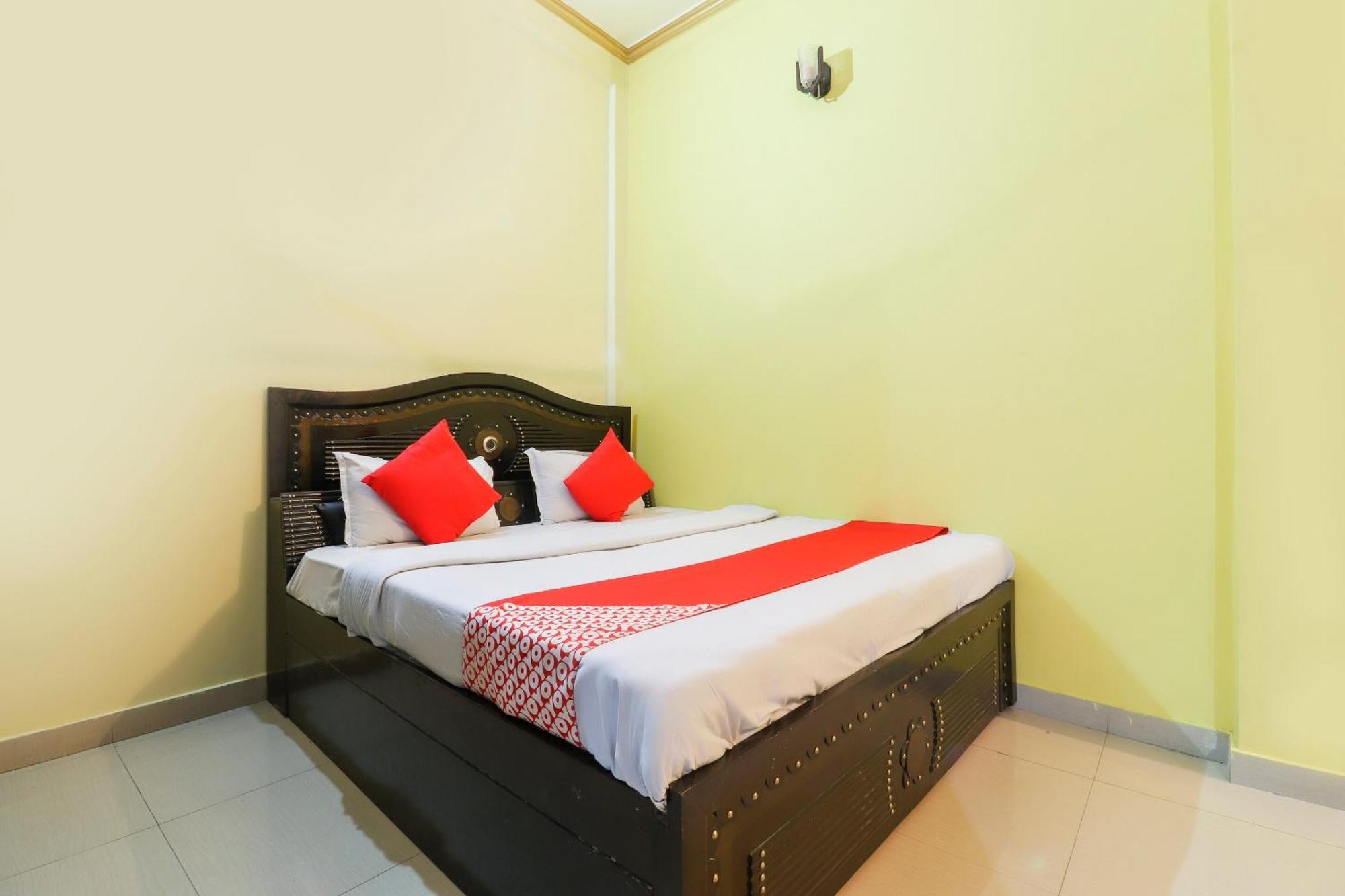 Oyo Hotel Rajendra Khalilabad Екстер'єр фото